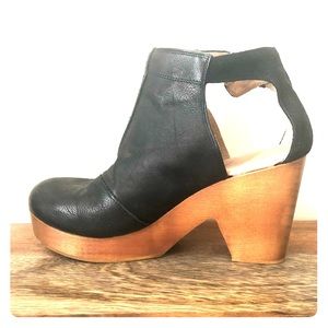 Free People Clogs - Black leather, wood heel